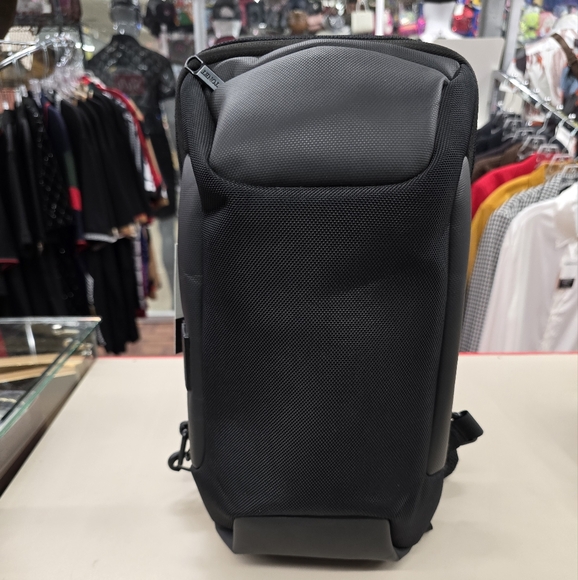 SLIN SHOULDER BACKPACK FOR MEN OR WOMEN TRAVEL CROSSBODY - Picture 5 of 6